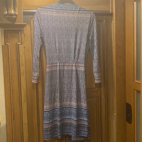 BCBG MAXAZRIA Adele Printed Wrap Dress Size X-Small - Picture 5 of 8
